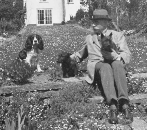 Edward Elgar with his dogs Marco, Mina and Meg.